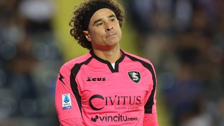 Ochoa, de 38 años de edad, vivió su tercer descenso con un club europeo. El primero fue con el Ajaccio francés en 2014 y luego con el Granada español en 2017. Foto tomada de X.