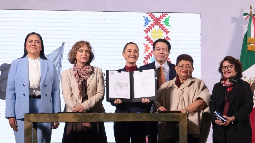 Respecto al programa de apoyo a la rehabilitación, para que las terapias sean gratuitas para niñas y niños, en colaboración con la fundación Teletón, se ha beneficiado a 26 mil 703 niños beneficiarios. Foto cortesía Presidencia