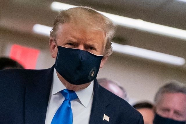 El presidente de EU, Donald Trump, firmó un memorándum para excluir a los indocumentados del conteo del censo. Foto Afp 