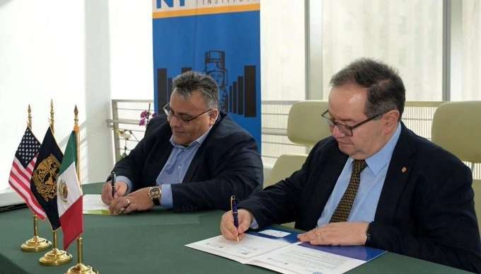 El presidente del Herbert H. Lehman College of the City University of New York, Fernando Delgado, y el rector de la UNAM, Leonardo Lomelí. Imagen tomada de https://x.com/UNAM_MX