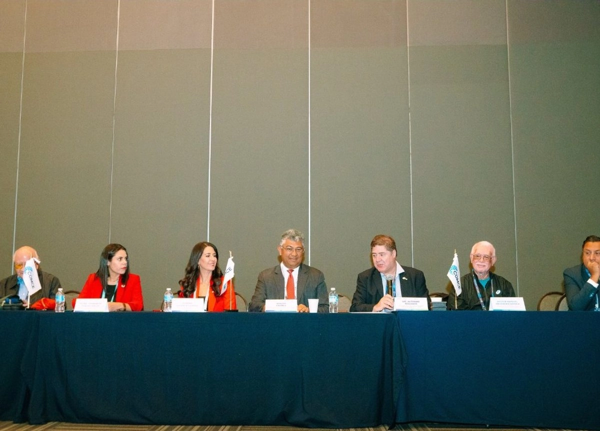 El acuerdo fue suscrito en el marco del 31 Congreso de Comercio Exterior Mexicano, por el director general de Bancomext y Nafin, Roberto Lazzeri Montaño, y el presidente ejecutivo del Comce, Sergio Contreras Pérez.

 