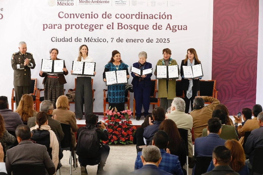 Con este convenio se combatirá la tala ilegal, extracción descontrolada de recursos y cambios no autorizados en el uso del suelo. Foto Germán Canseco