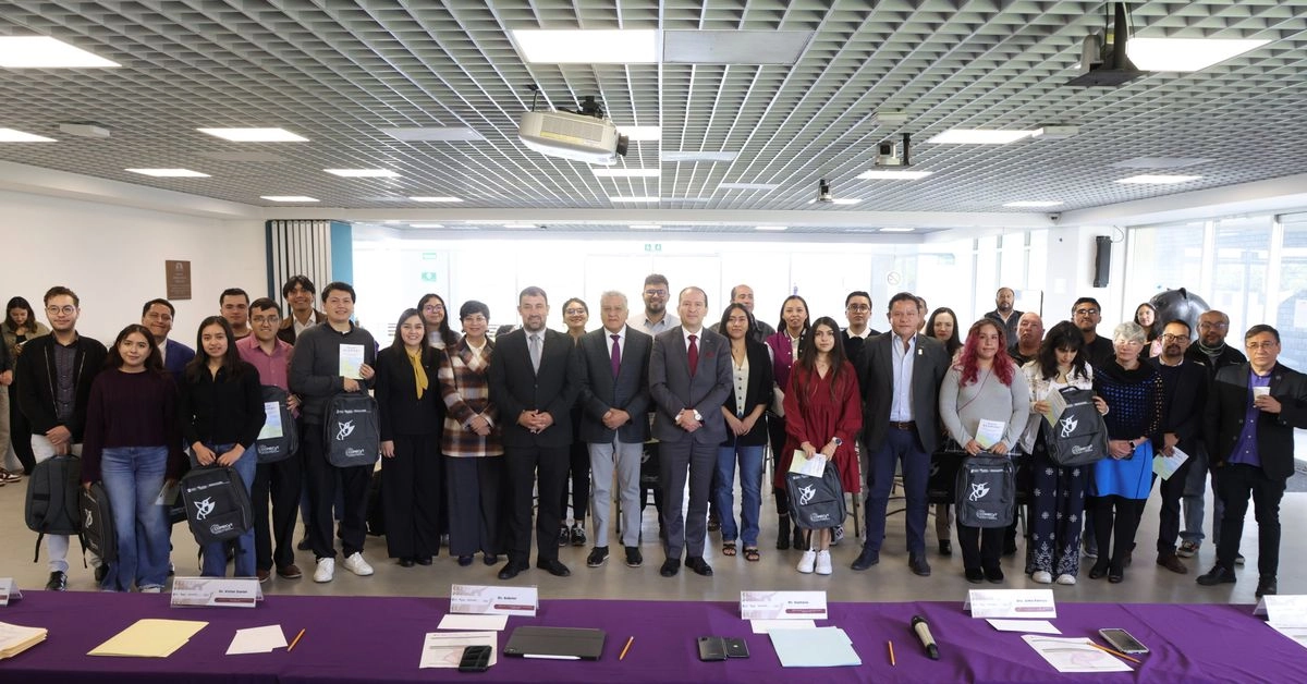 Alumnos y autoridades de la UAM durante la firma de convenios para estudio de posgrados en Alemania. Foto