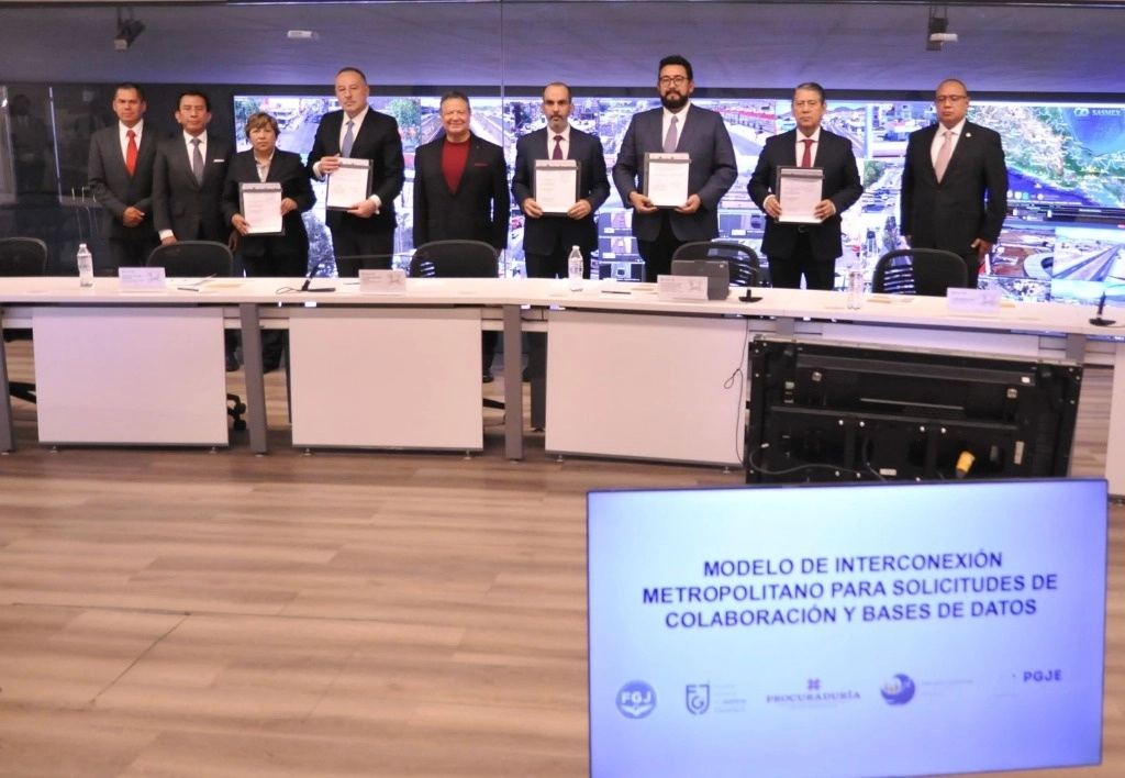 Fiscales y procuradores que participaron en la reunión. Foto FGJ CDMX