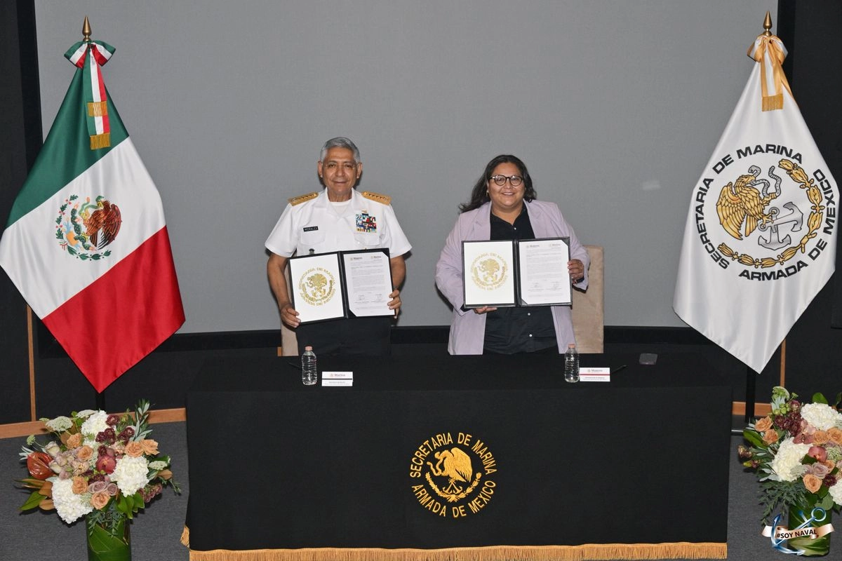 La firma del convenio fue encabezada por la secretaria de las Mujeres, Citlalli Hernández Mora, y el secretario de Marina, Almirante Raymundo Pedro Morales Ángeles. Foto 