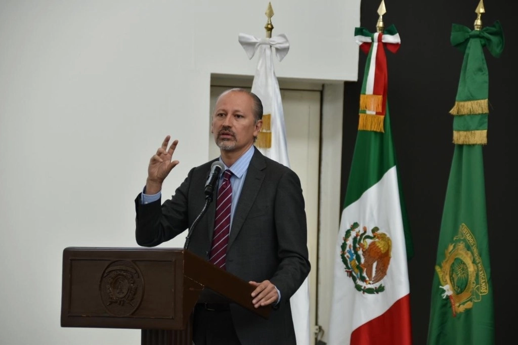 Al participar en la Jornada Nacional de las Cooperativas en México, Juan Manuel Martínez Louvier, director general del Instituto Nacional de la Economía Social (Inaes), precisó que el gobierno federal debe buscar las formas de erradicar a la población del país que no tiene recursos y debe dinero. Foto @INAESMx 