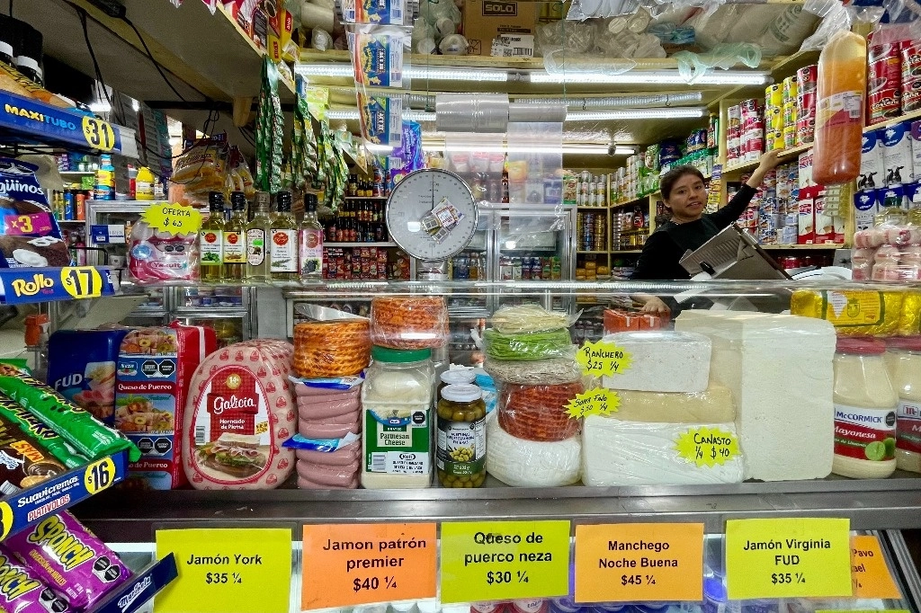 El costo de los alimentos contribuyó a la reducida cifra de inflación en octubre. Foto Roberto García Ortiz