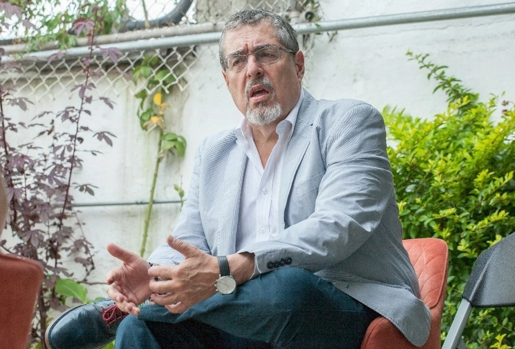 Bernardo Arévalo, ganador de las elecciones presidenciales, en entrevista con La Jornada. Foto Daniel Hernández-Salazar / Archivo