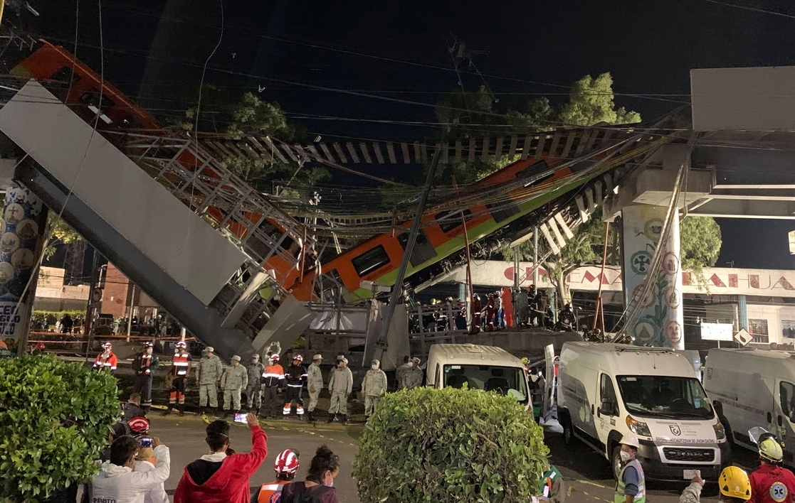 La noche del 3 de mayo, una trabe del viaducto elevado de la línea 12 del Metro colapsó junto con dos vagones, lo que provocó la muerte de 26 personas y 98 heridos. Por lo que se inició una carpeta de investigación para deslindar responsabilidades. Foto Alfredo Domínguez