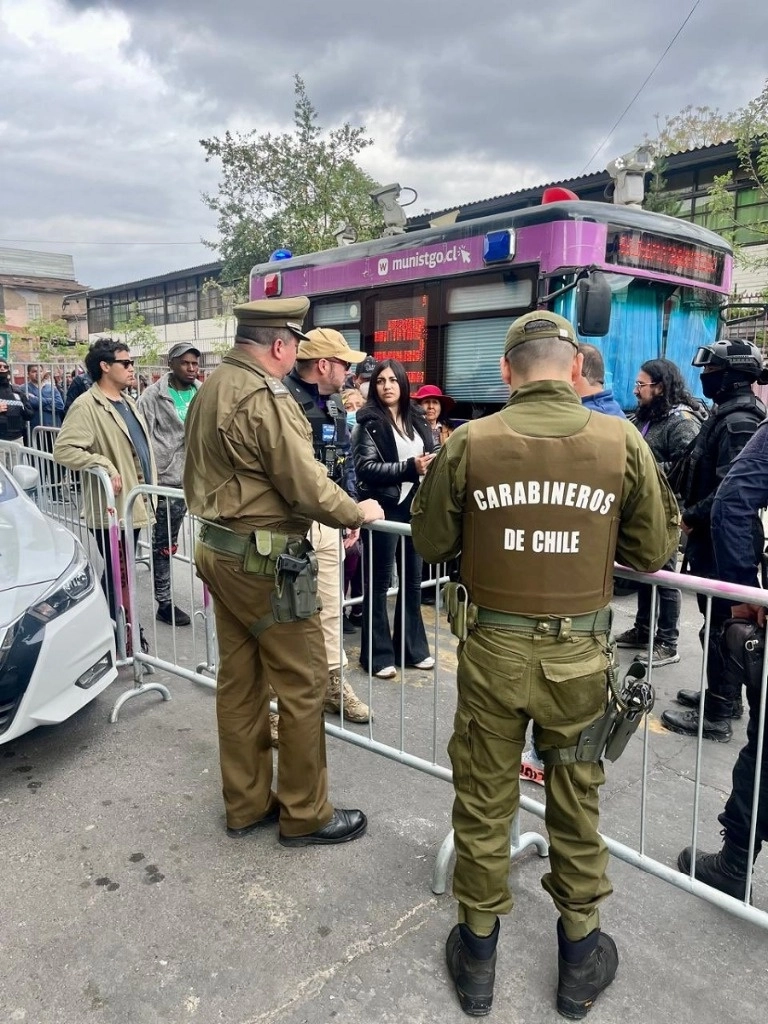 Ricardo Yáñez, ex director de los Carabineros de Chile, es acusado por los delitos de "omisión de apremios ilegítimos con resultado de homicidio", durante el estallido social de 2019. Foto Tomada de X @CarabPrCentral / Archivo