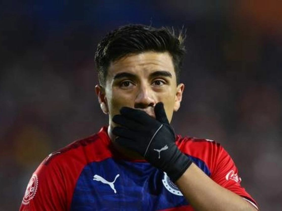 Fernando Beltrán, joven mediocampista de las Chivas de Guadalajara, indicó que ante la complicada situación que vive el plantel, los jugadores cerraron filas para enfocarse en el campeonato. Foto Jam Media
