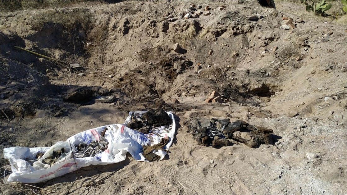 La Fiscalía de Sonora informó que se recuperaron en Santa Ana dos osamentas completas y restos óseos, que podría tratarse de restos de 3 a 4 personas en total. Foto Cristina Gómez Lima