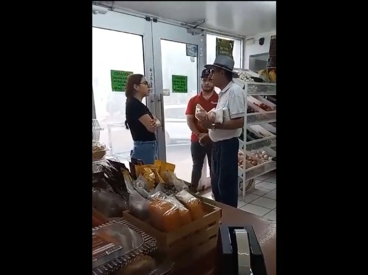 El acusado venía sosteniendo una conducta de acoso en perjuicio de Ana Itzel, hermana de la Alma Lourdes, ambas empleadas de una carnicería. Foto tomada de video difundido en Twitter


