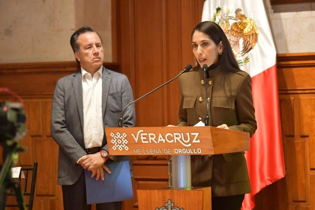 La Fiscalía de Veracruz, Verónica Hernández Giadánsm, informó sobre la identificación de los cuerpos hallados en bolsas, el 19 de febrero de 2024. Foto cortesía Fiscalía estatal