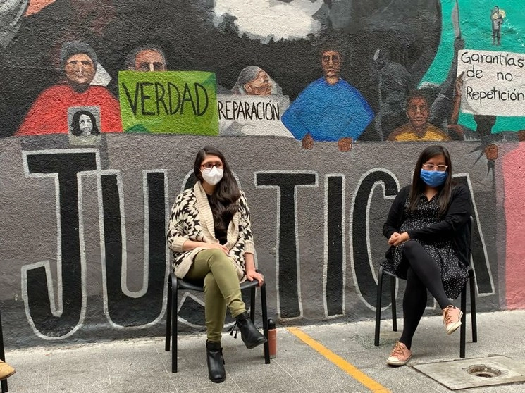 Italia Méndez y Norma Jiménez, sobrevivientes de tortura sexual, en conferencia de prensa, en el Centro Prodh, para informar que las mujeres del caso Atenco presentan amparo contra Fiscalía del estado de México por obstaculizar investigación penal. Foto María Luisa Severiano