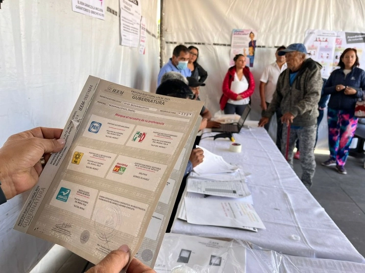 Ciudadanos de Nezahualcóyotl, estado de México emiten su voto en las elecciones por la gubernatura, el 4 de junio de 2023. Foto Luis Castillo