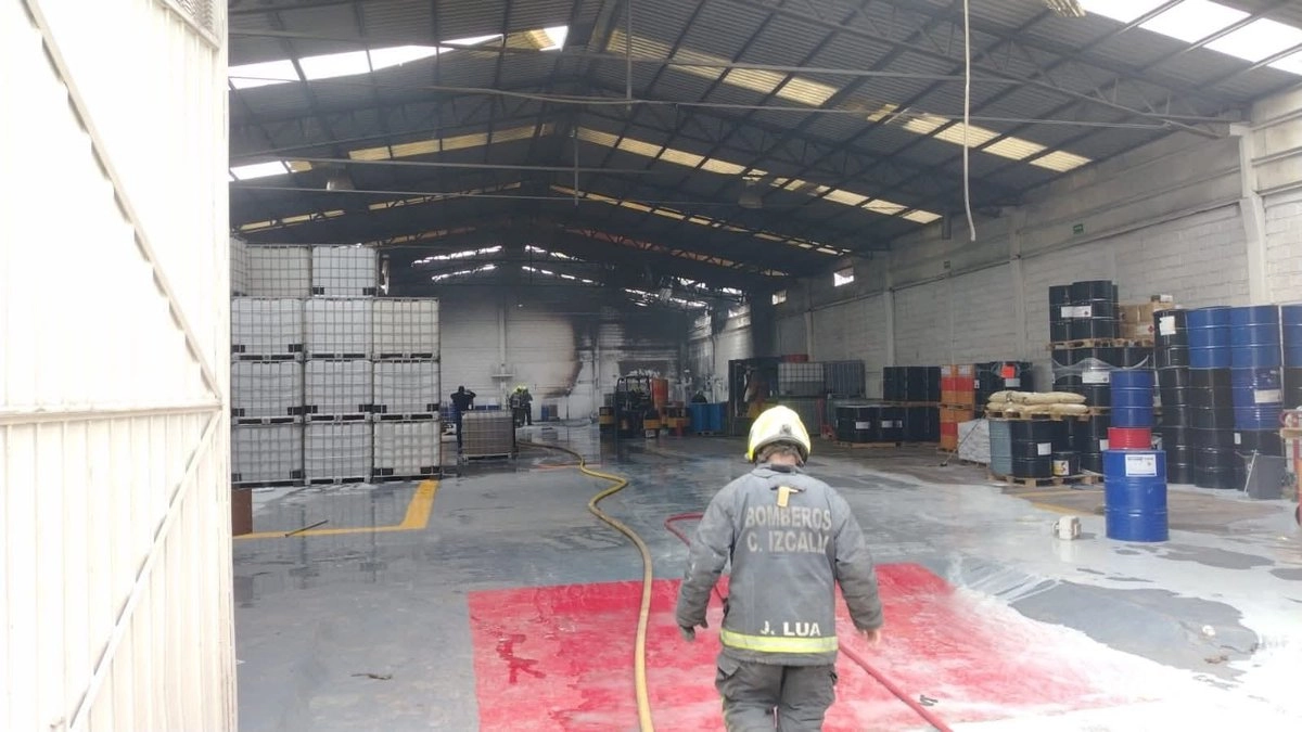 Al menos seis trabajadores resultaron con lesiones no graves, y fueron trasladados a servicios médicos de la Cruz Roja Local y al Hospital de Traumatología del Instituto Mexicano del Seguro Social (IMSS) de Lomas Verdes, con sede en Naucalpan. Foto 