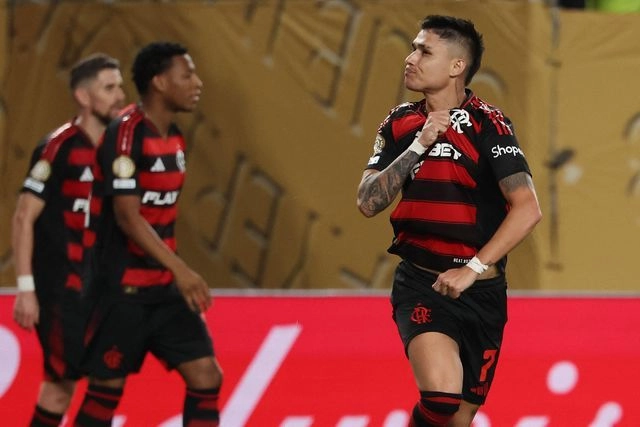 El futbolista del Flamengo, Luiz Araujo festeja su anotación durante el encuentro. Foto 