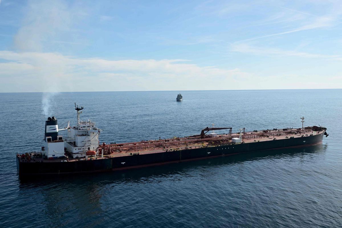 El petrolero 'Boracay' con bandera de Benín, es apuntado como parte de la "flota fantasma" usada por Rusia para evadir sanciones. Foto