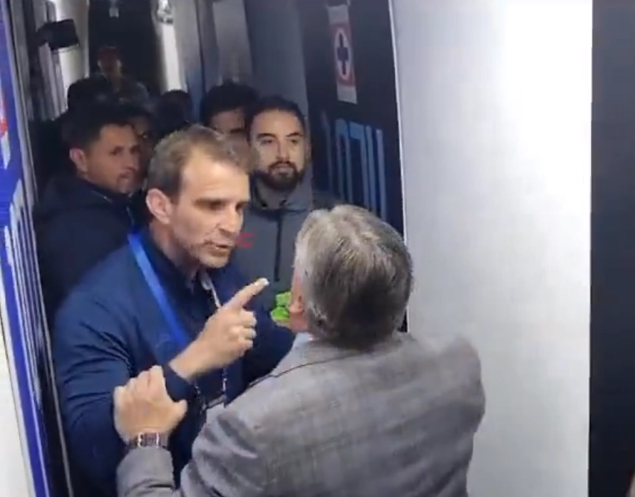 En un video difundido en redes sociales se observa la discusión de los directivos de Xolos y Cruz Azul. Foto Captura de pantalla de video difundido