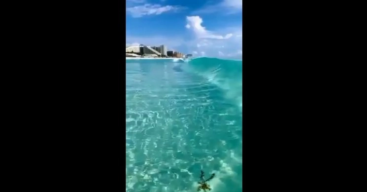 Aspectos del mar en Cancún, Quintana Roo. Foto @CarlosJoaquin