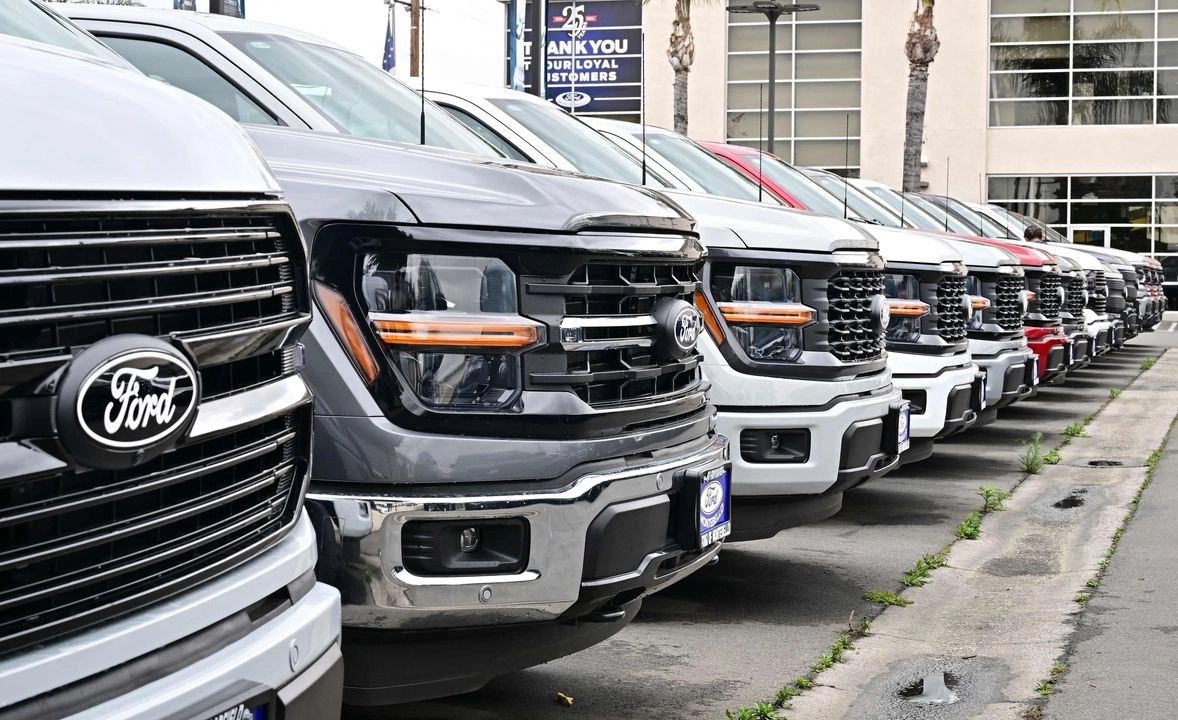 Camionetas Ford en un concesionario de Montebello, California, el 5 de mayo de 2025. Foto