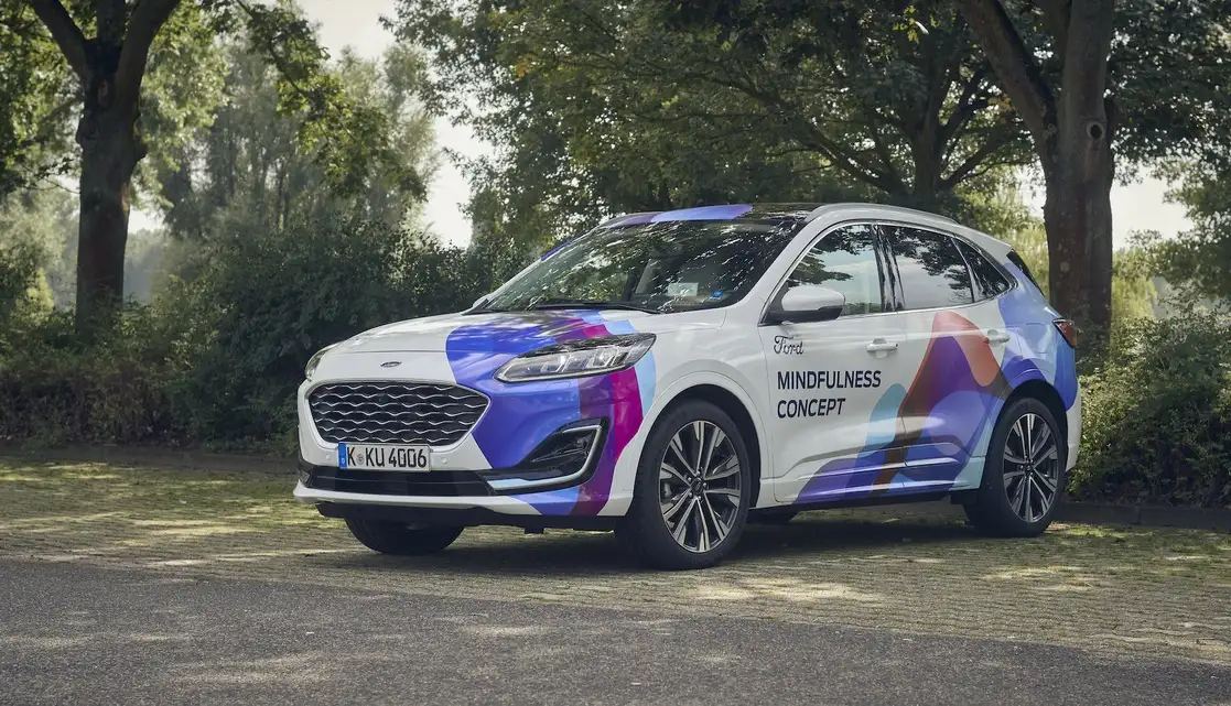 La firma del óvalo azul desarrolló el Mindfulness Concept Car para mejorar los viajes diarios y el bienestar mental de conductores y pasajeros.
Fotos. Cortesía Ford.
