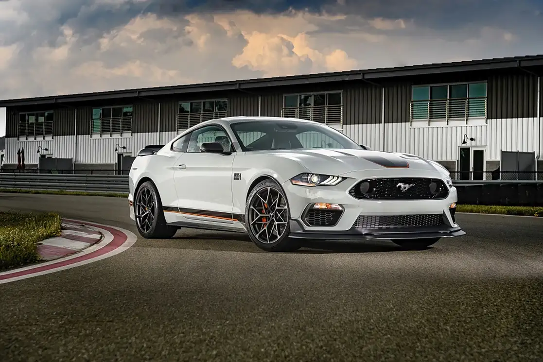 Ford Mustang Mach 1 2022 ofrece el nuevo paquete de apariencia Premium Edición Fighter Jet para México, con unidades limitadas y disponible exclusivamente en Ford Digital Store a partir del 14 de marzo.
Fotos. Cortesía Ford Motor Company.