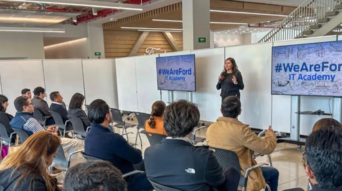 Los 10 egresados de la segunda generación de IT Academy en México celebraron su graduación tras seis meses de capacitación. Foto 