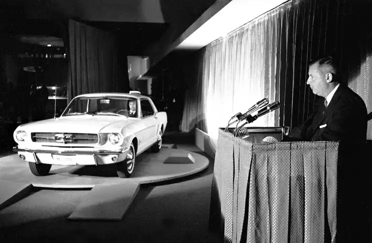 Henry Ford II presenta el Ford Mustang 1964 en la Feria Mundial de Nueva York de 1964.
Foto Cortesía Ford.
