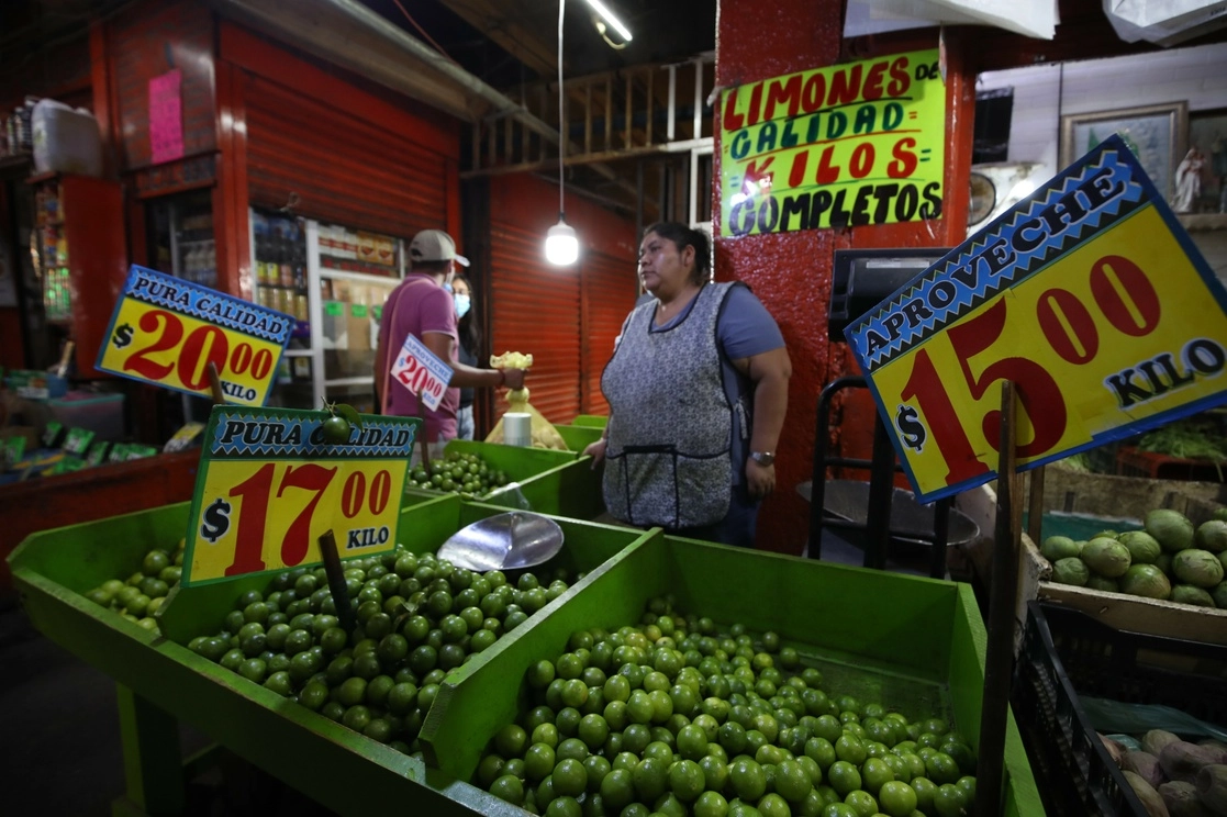 Los alimentos que entrarán al país con un arancel cero son atún, carne de cerdo, carne de pollo, carne de res, cebolla, chile, jitomate, limón, entre otros. Foto Yazmín Ortega Cortés