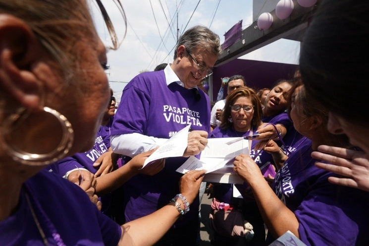 Marcelo Ebrard durante la inauguración de la primera Casa Violeta en la CDMX. Foto Especial