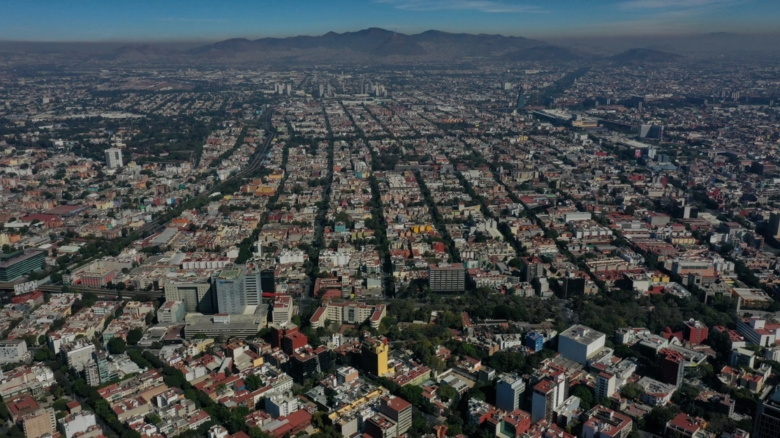 Empresas privadas y autoridades deben solucionar a la brevedad el abuso de suelo en zonas urbanas, dijeron los organizadores del FUZ 2021. Foto Pablo Ramos/Archivo