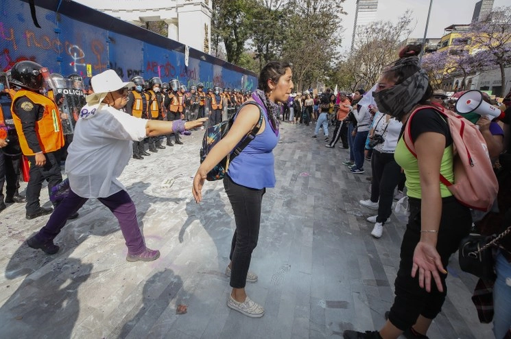 La dependencia afirmó que no existe transición democrática en el mundo sin un combate real y efectivo a la corrupción política y las redes de complicidad criminal. Foto Víctor Camacho