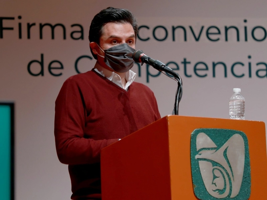 El IMSS informó que reforzó sus unidades médicas para mejorar la sobrevida de los pacientes pediátricos oncológicos. En la imagen, el director general del instituto, Zoé Robledo. Foto María Luisa Severiano / Archivo
