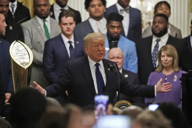 El presidente Donald Trump fortaleció su equipo legal con la incorporación dos abogados de alto perfil. Foto Ap 