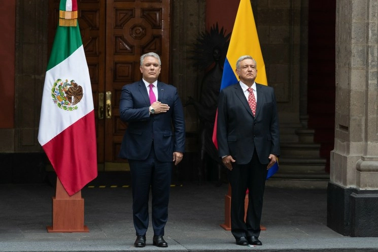 El mandatario de Colombia Iván Duque (izq) y el presidente Andrés Manuel López Obrador (der) durante su encuentro. Foto Pablo Ramos 