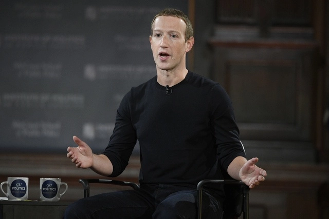 el fundador de Facebook, Mark Zuckerberg es uno de los millonarios que vieron reducir su fortuna en año pasado. Foto Ap