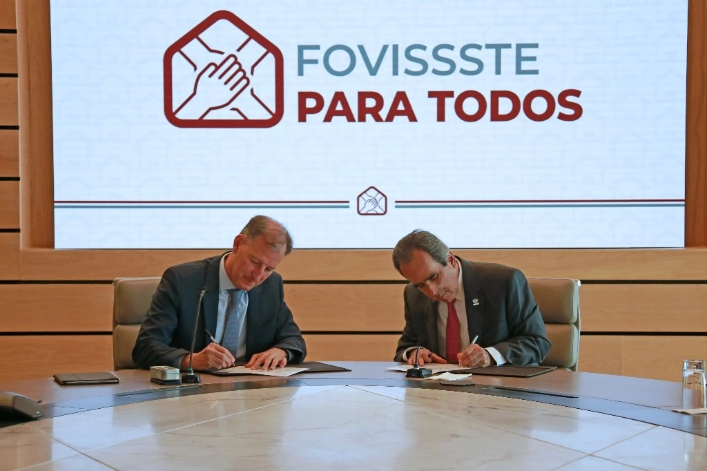 En el caso de los trabajadores al servicio del Estado, este programa entrega el cien por ciento del saldo de su subcuenta de vivienda y las aportaciones bimestrales subsecuentes de cinco por ciento se aplican para amortizar el saldo pendiente. Foto @FOVISSSTEmx 