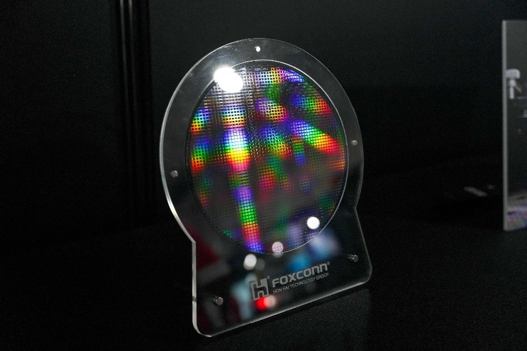 Foxconn, el mayor fabricante de electrónica por contrato del mundo, se ha beneficiado del auge de la inteligencia artificial (IA), ya que ensambla servidores utilizados para procesar trabajos de IA. Foto AFP 