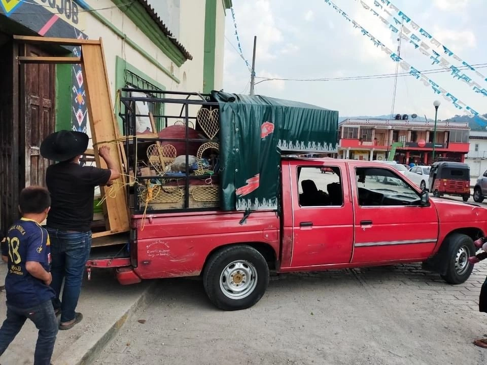 Este fue el segundo intento de las autoridades por sacar de Tzanembolom al grupo este martes. Foto tomada de X.