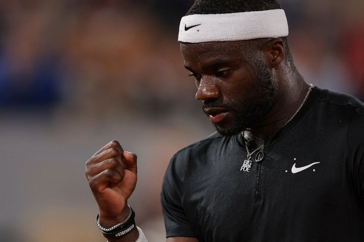 El estadunidense, Frances Tiafoe, conquistó en Stuttgart su tercer título ATP 250 de su carrera. Foto Afp