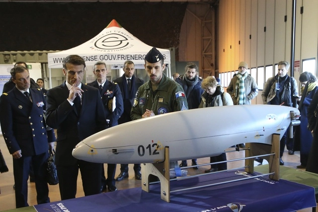 El gasto militar para los próximos años en Francia asciende a unos 463 mil mdd, informó el presidente Macron. Foto Ap