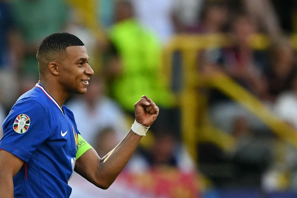 Kylian Mbappé celebra su gol durante el partido de la Eurocopa entre Francia y Polonia, el 25 de junio de 2024. Foto Afp