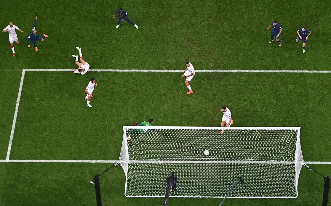 Una Francia repleta de suplentes perdió 0-1 ante Túnez, una derrota que no impide a los ‘Bleus’ alcanzar la primera plaza del grupo D, en el que Australia se clasificó también a octavos tras vencer 1-0 a Dinamarca, el 30 de noviembre de 2022. Foto Afp