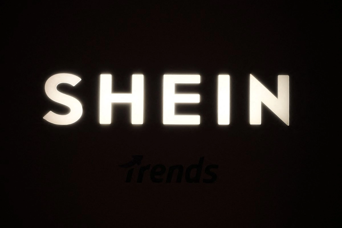 Shein ha recibido este año en Francia tres multas, por un total de 191 millones de euros (220 millones de dólares), por incumplir la legislación sobre cookies en línea, promociones falsas, información engañosa y por no declarar la presencia de microfibras plásticas en sus productos.