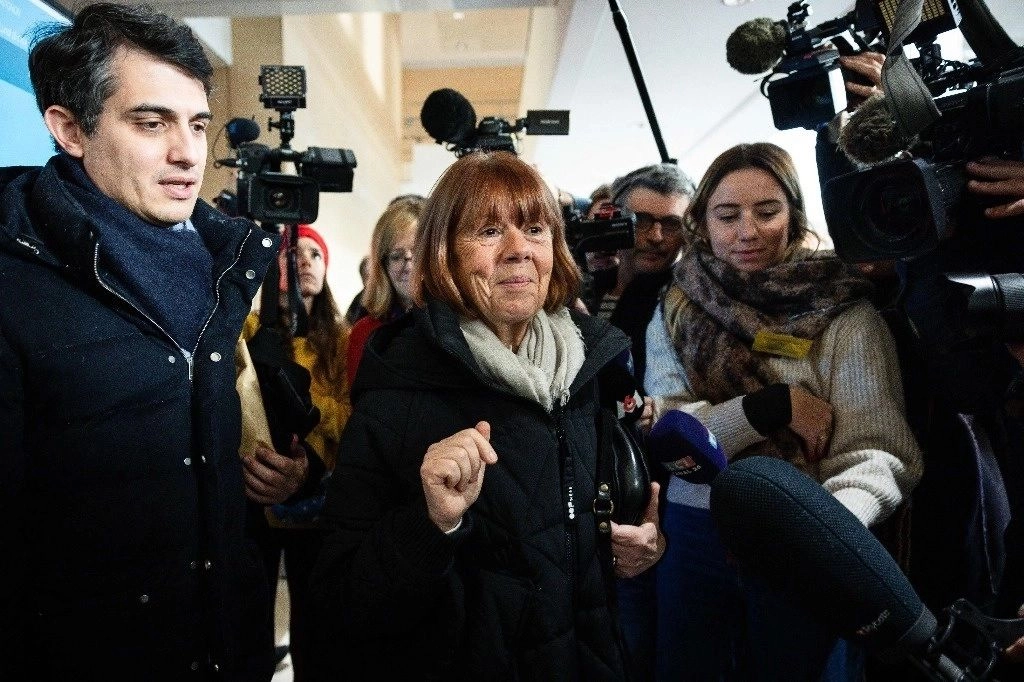 Las acusaciones hechas por dos mujeres en contra de un paisajista tiene un patrón similar al caso de Gisèle Pelicot (en la imagen), quien fue drogada por su esposo para que fuera violada por decenas de personas. Foto  