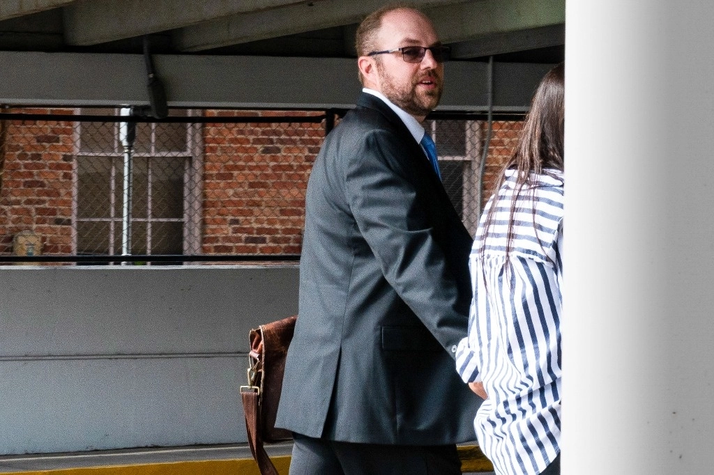 El empresario Patrick Parker Walsh, fue sentenciado a cinco años y medio de prisión federal por robar casi 8 mdd de fondos federales destinados a la ayuda financiera por la pandemia de covid-19. Foto Ap

