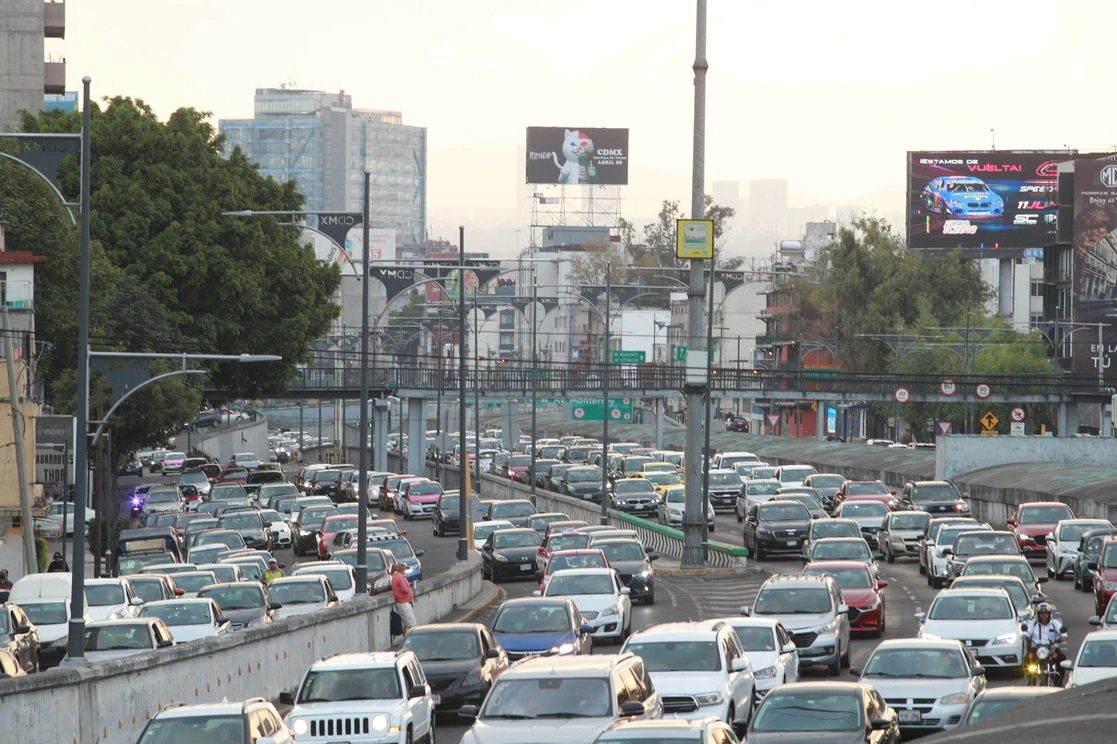 Tráfico en la Ciudad de México, el pasado 2 de mayo. Foto Alfredo Domínguez