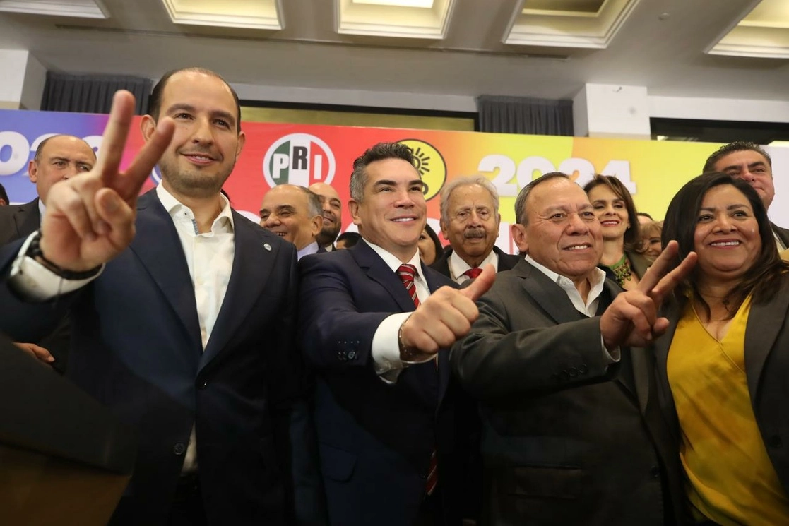 El presidente nacional del PAN, Marko Cortés; del PRI, Alejandro Moreno; y del PRD, Jesús Zambrano, durante conferencia de prensa de la coalición Va por México, en la que se dieron a conocer los lineamientos para elección y candidatos para gubernaturas. Foto Marco Peláez